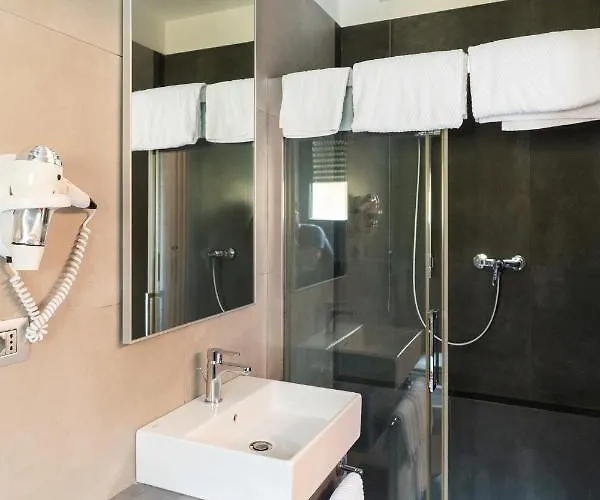 Hotel Garda Milan