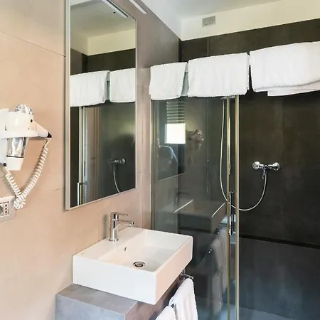 Hotel Garda Milan
